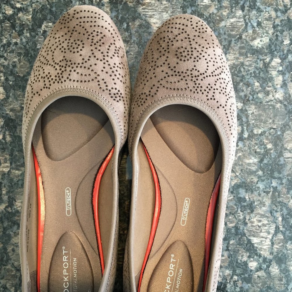 New 9 1/2 Rockport Flats